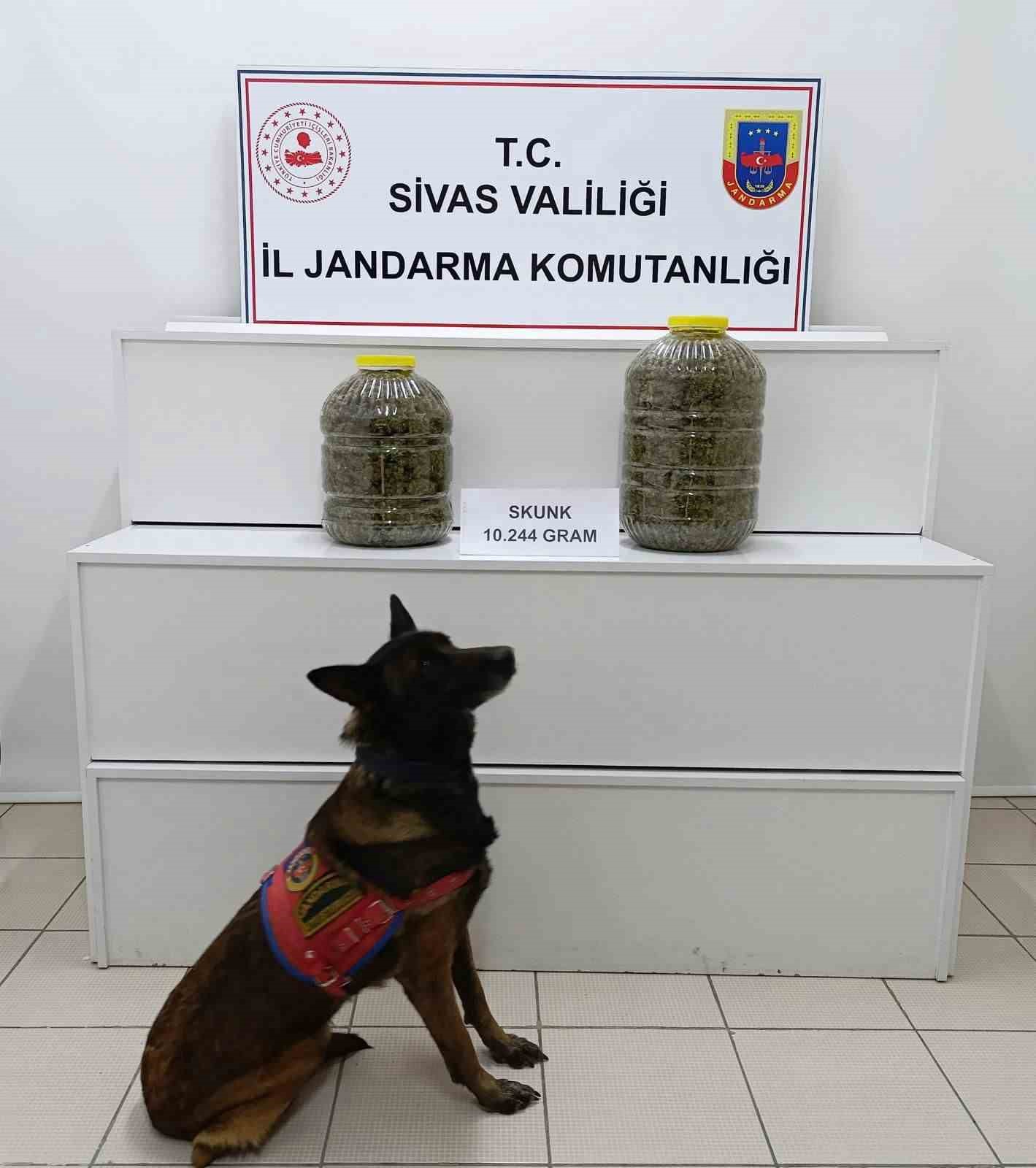 YOLCU OTOBÜSÜNDE UYUŞTURUCU YAKALANDI