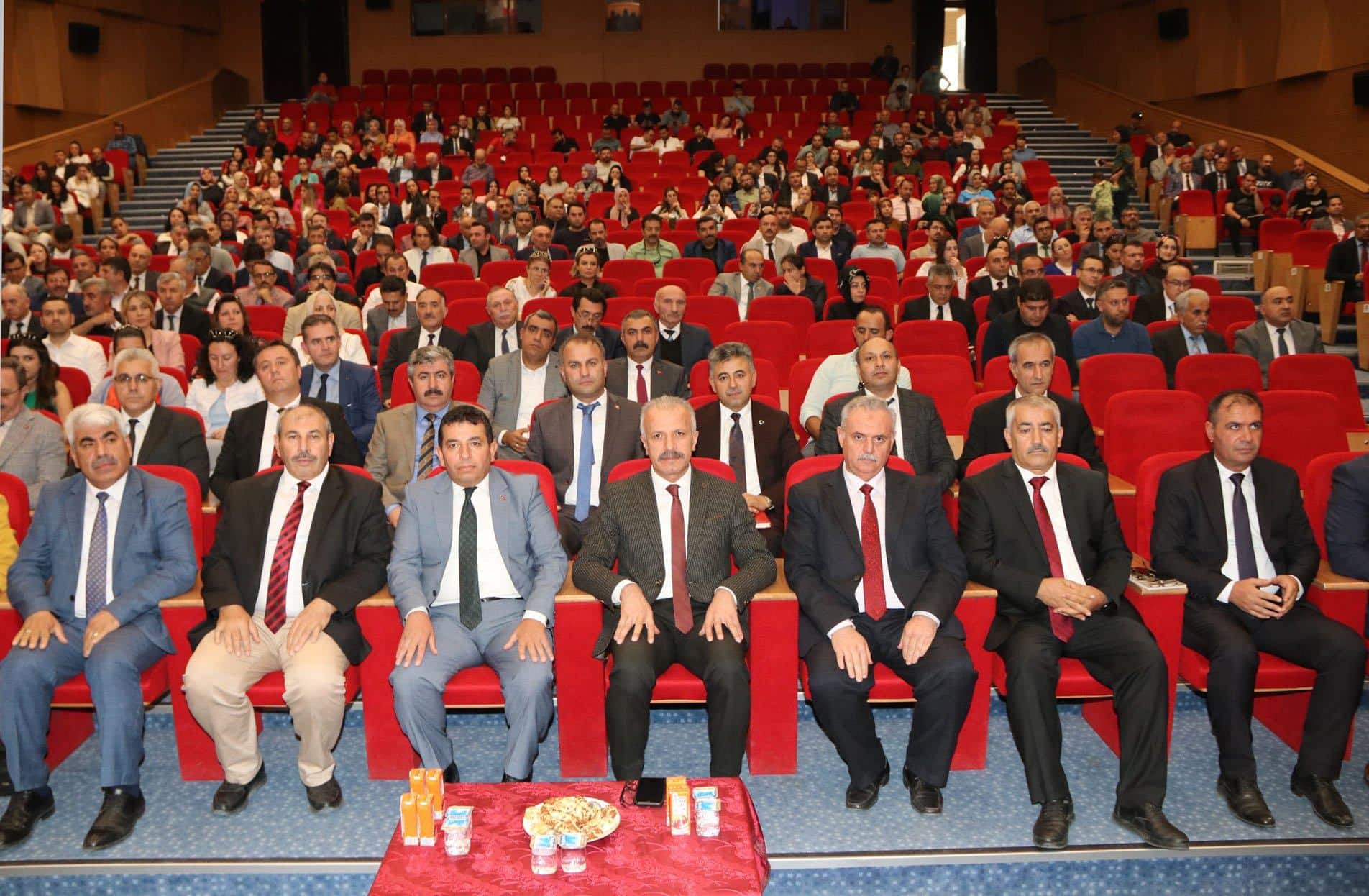 MİLLİ EĞİTİM MÜDÜRÜ BİLGİLENDİRME TOPLANTISINA KATILDI