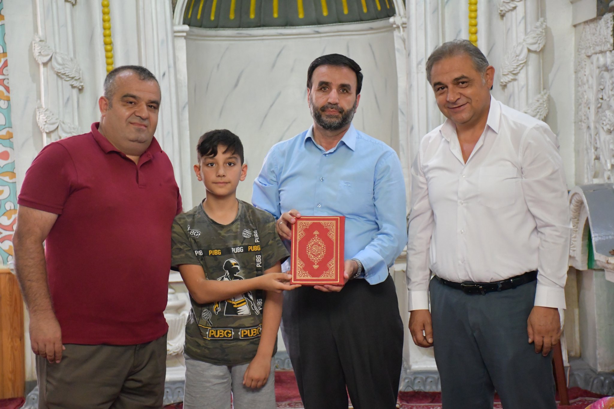 KUR’AN KURSU ÖĞRENCİLERİNE HEDİYE