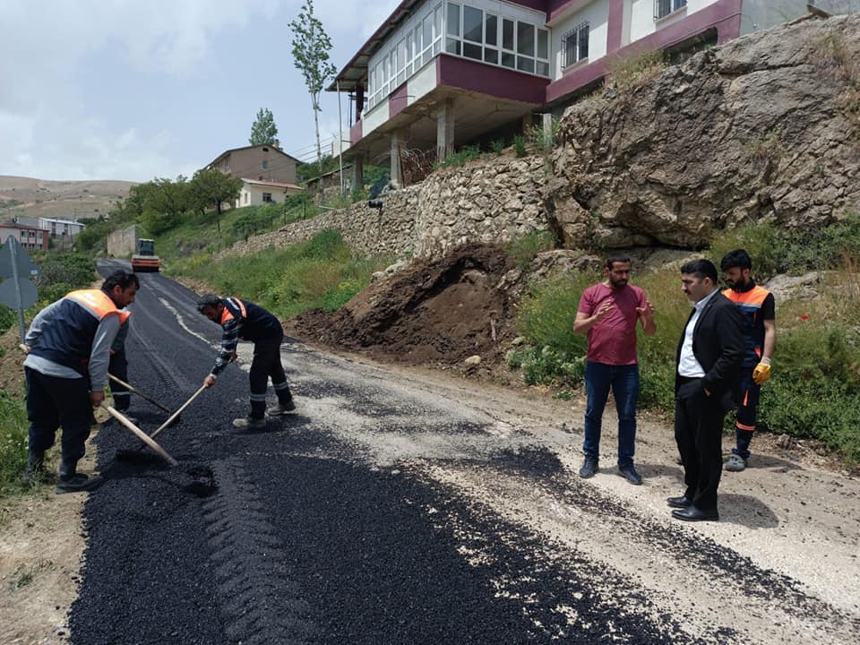  YOL ÇALIŞMALARI DEVAM EDİYOR