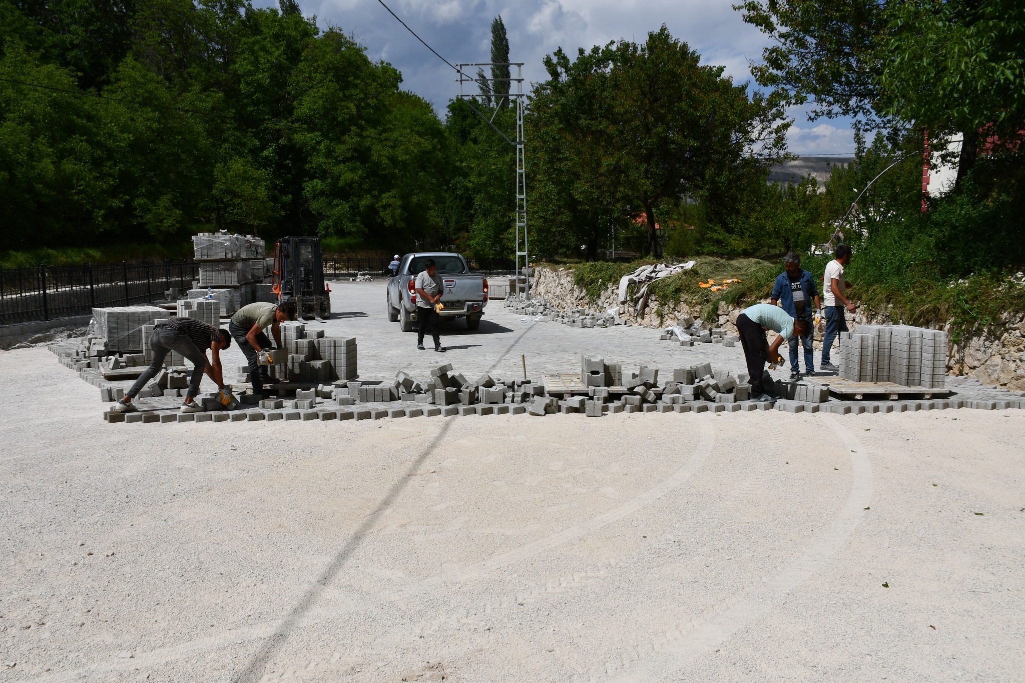 PARKE ÇALIŞMALARI IŞITAN MAHALLESİ’NDE DEVAM EDİYOR