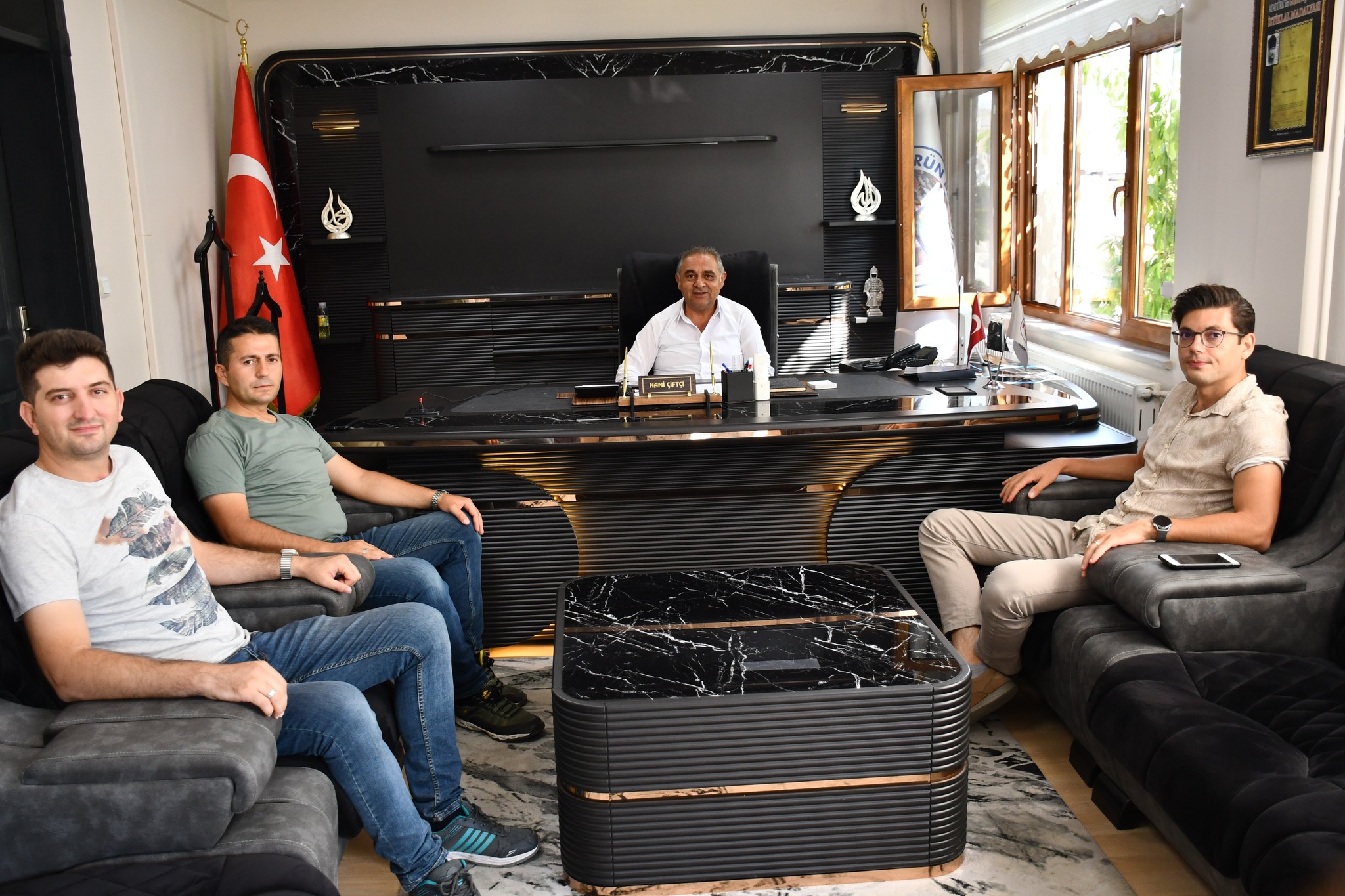 TAYİNİ ÇIKAN POLİSLERDEN BAŞKAN ÇİFTÇİ’YE VEDA ZİYARETİ