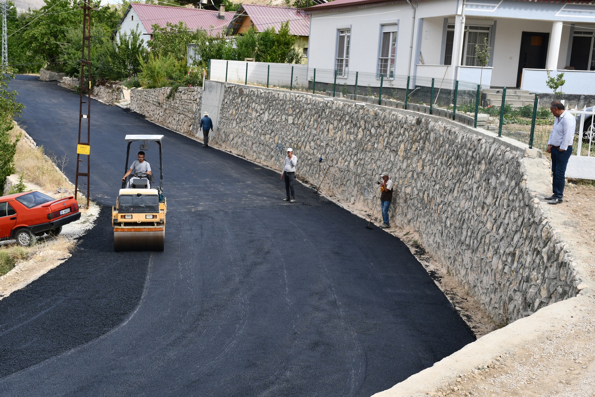 YOL BAKIM ÇALIŞMALARI HIZ KESMEDEN DEVAM EDİYOR