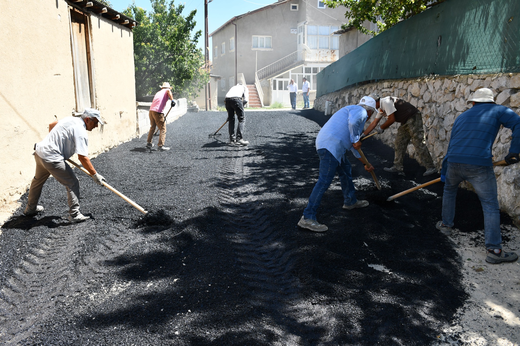 İLÇEMİZİN YOLLARI HIZLI BİR ŞEKİLDE ONARILIYOR