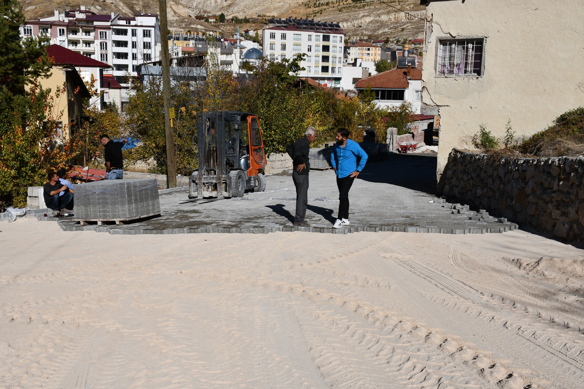 PARKE ÇALIŞMALARI SÜRÜYOR