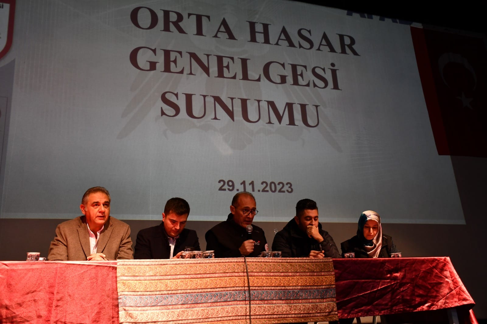 ORTA HASARLI KONUTLARA YAPILACAK İŞLEMLERLE İLGİLİ BİLGİLENDİRME TOPLANTISI YAPILDI
