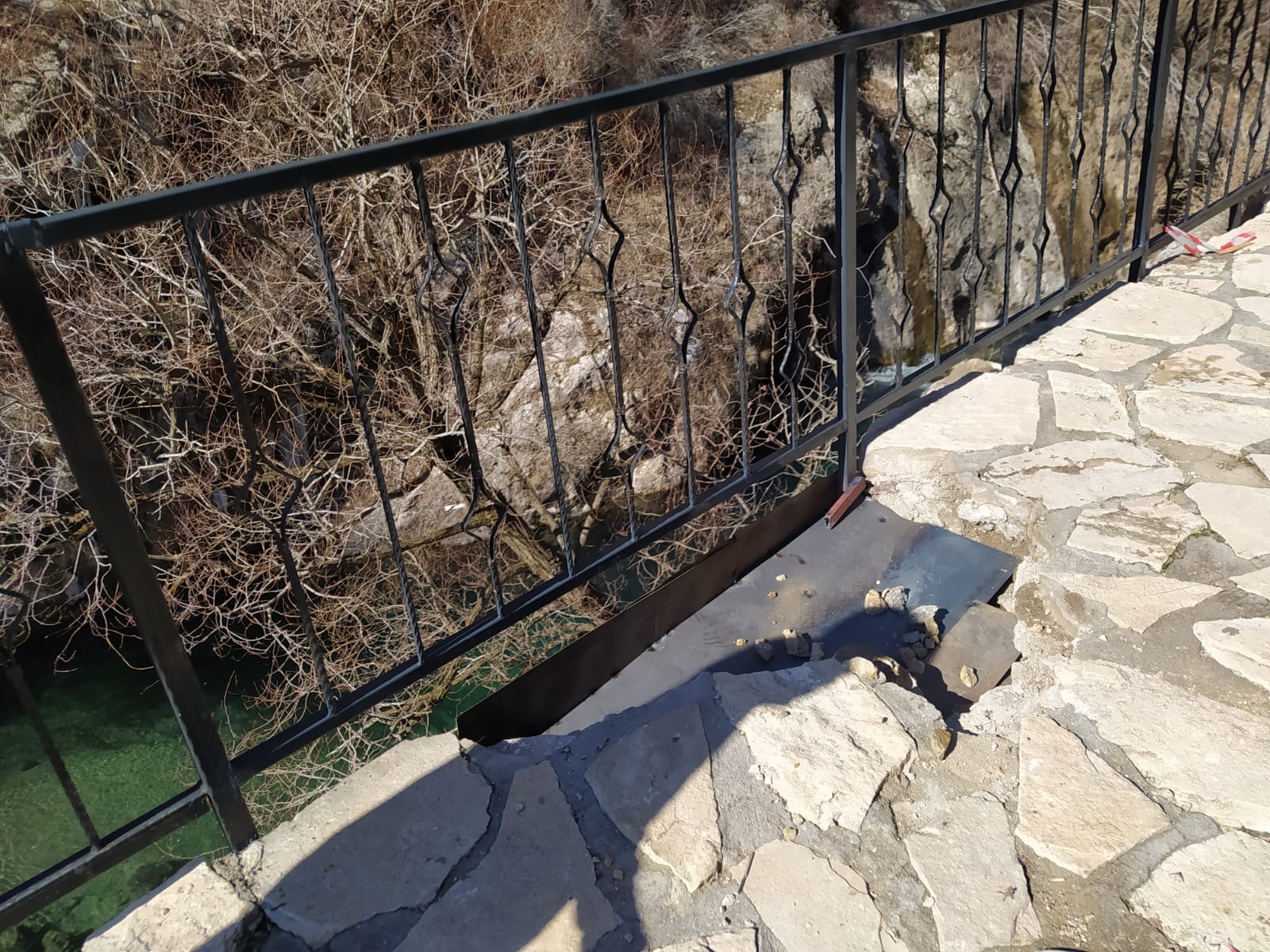 KANYON YÜRÜYÜŞ YOLU KORKULUKLARI BELEDİYE TARAFINDAN ONARILDI