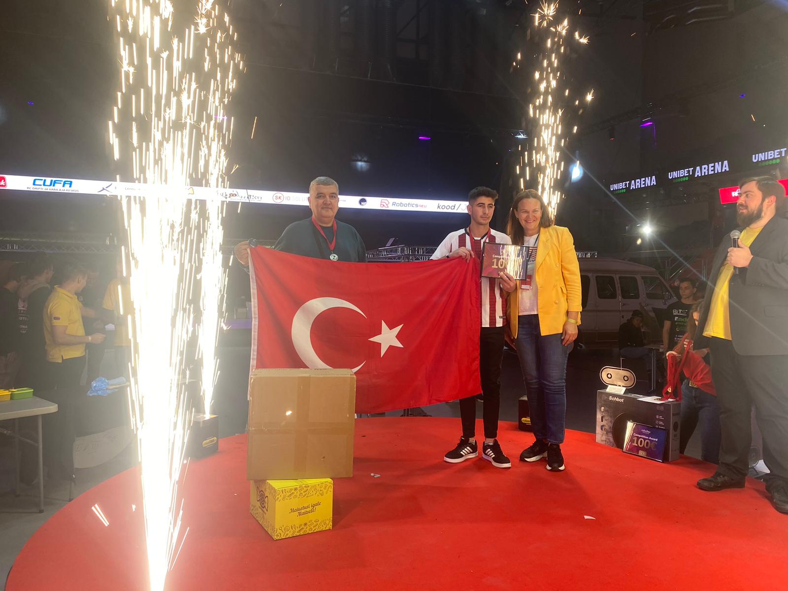Gürün Türk Telekom Çok Programlı Anadolu Lisesi Mini Sumo kategorisinde dünya ikincisi oldu.