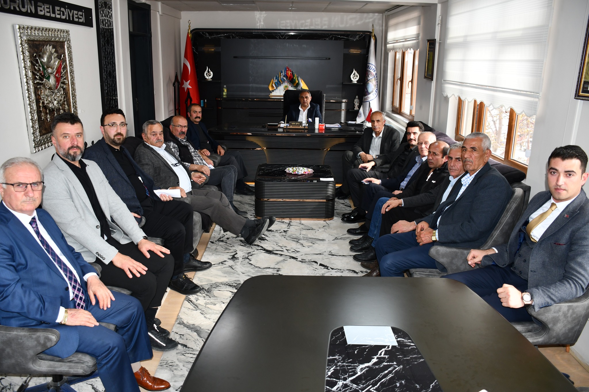 YENİ SEÇİLEN BELEDİYE MECLİSİ İLK TOPLANTISINI YAPTI