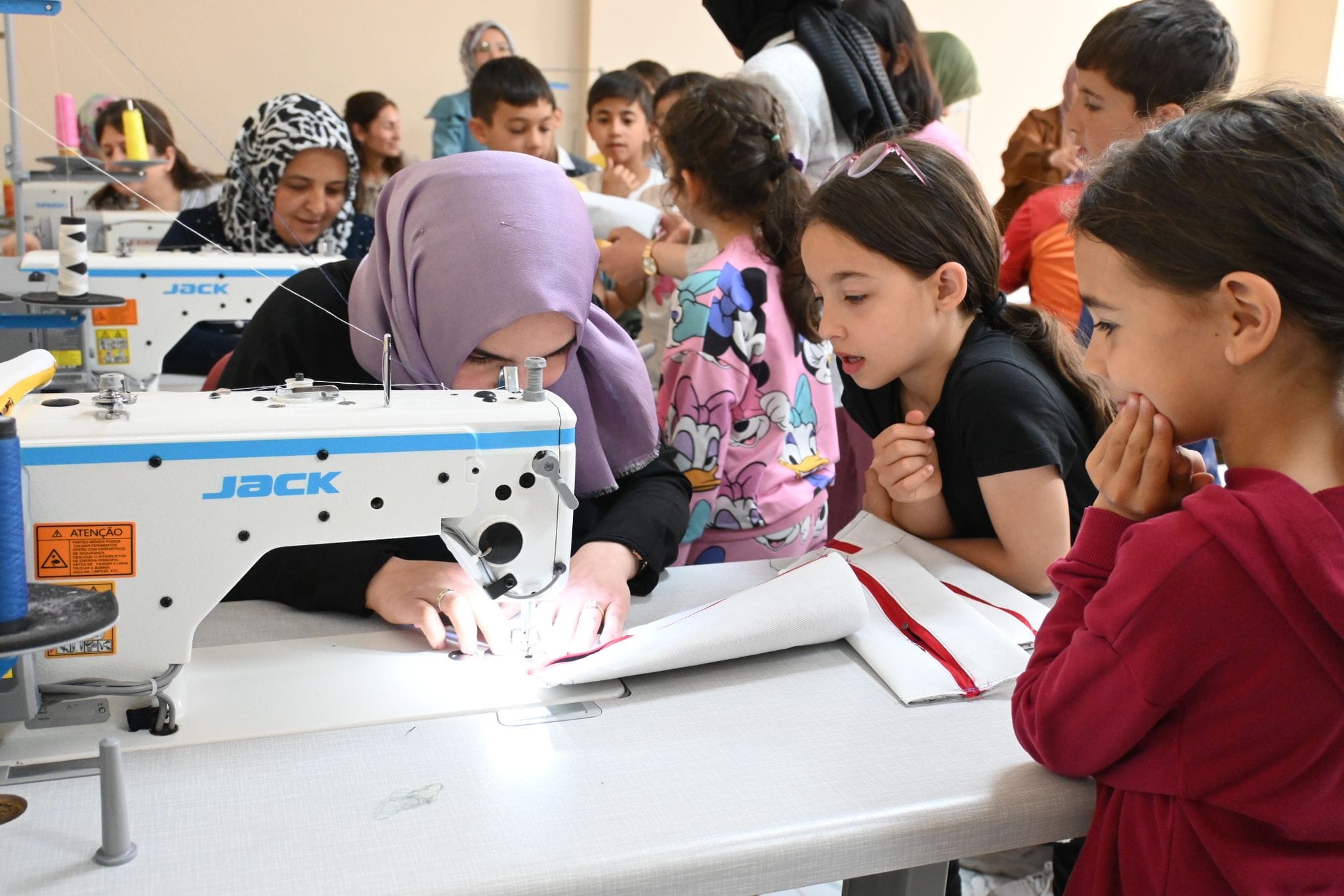 Minik Eller Büyük Umutlar