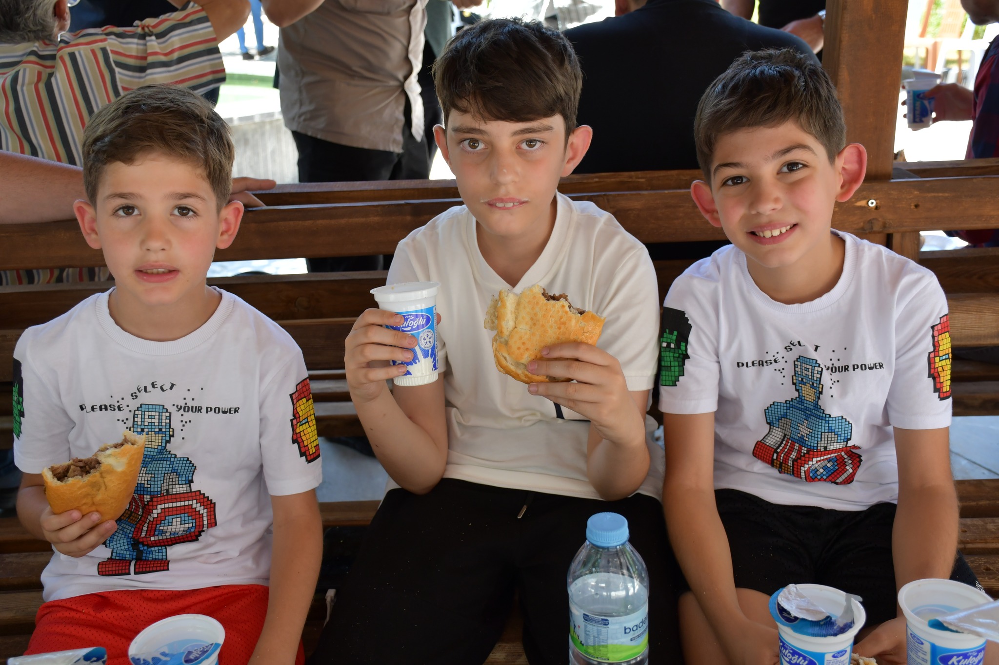 KURBAN BAYRAMI'NDA KAVURMA EKMEK DAGITILDI