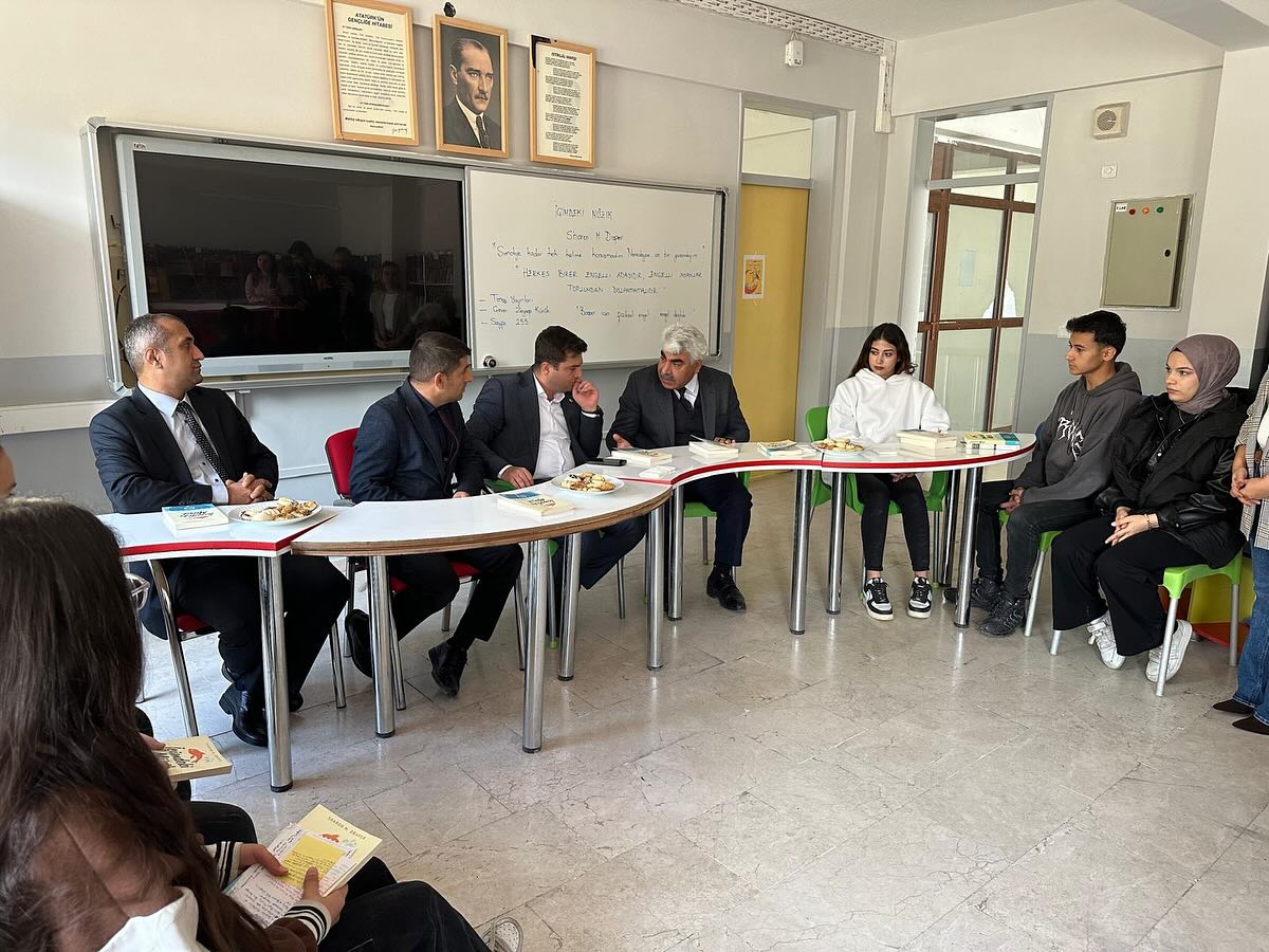 “OKU DA GEL” ETKİNLİKLERİ KAPSAMINDA “İÇİMDEKİ MÜZİK”KİTABININ TAHLİL PROGRAMI YAPILDI