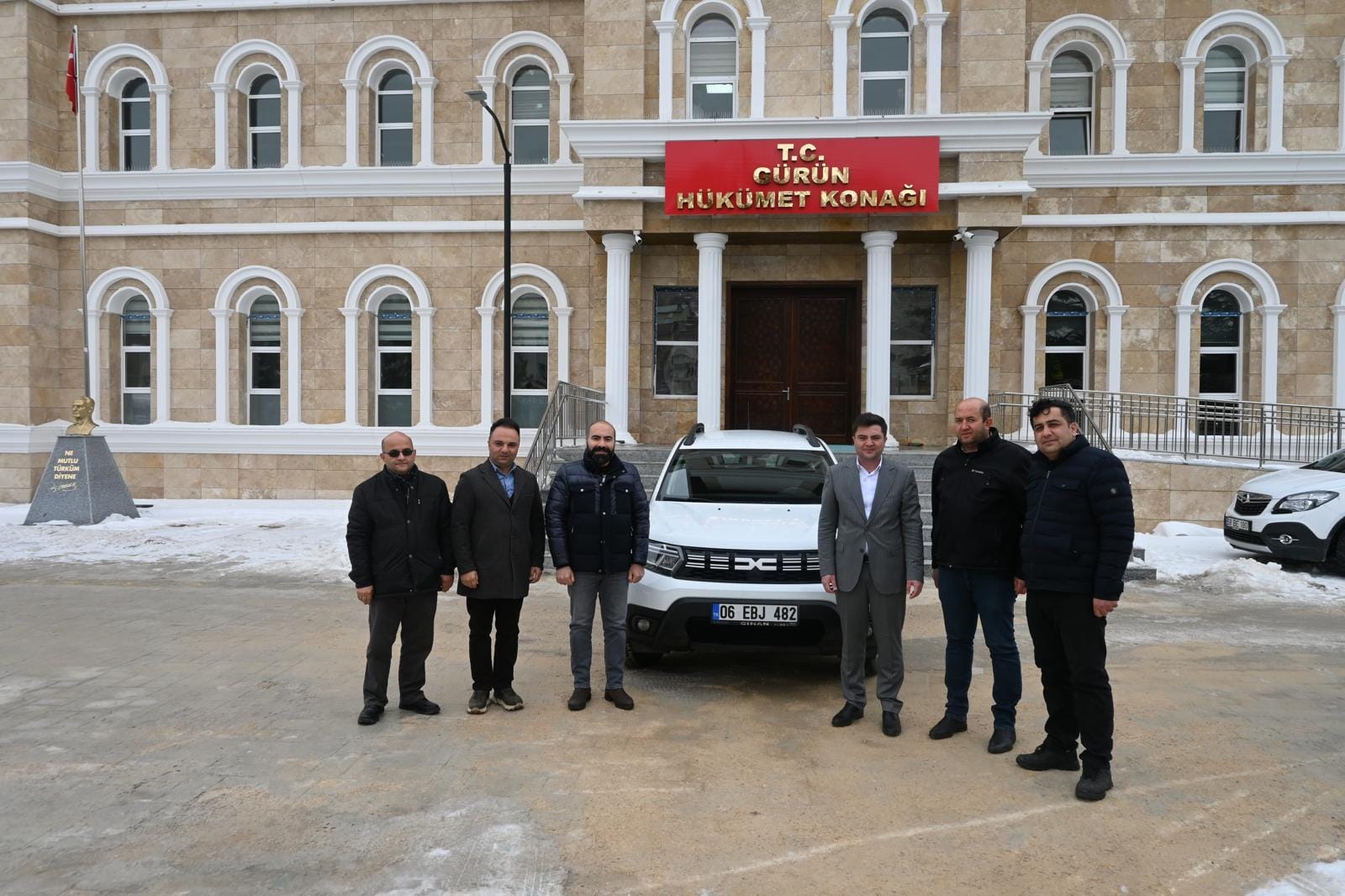 Gürün Sosyal Yardımlaşma ve Dayanışma Vakfı’na Araç Hibe Edildi