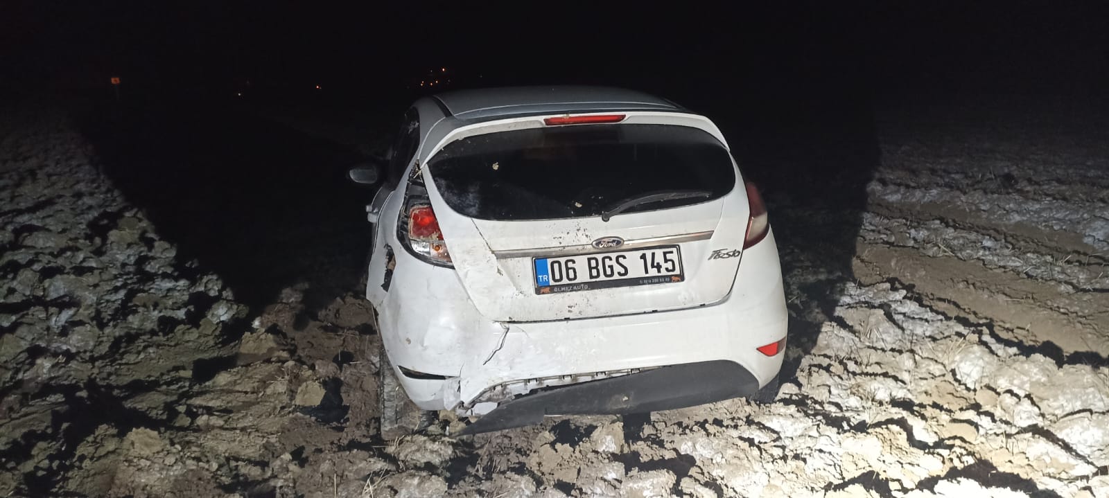 Otomobil Tarlaya Uçtu 1 Yaralı 