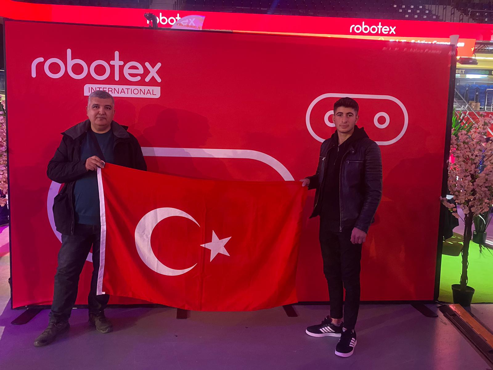   GÜRÜN TÜRK TELEKOM ÇOK PROGRAMLI ANADOLU LİSESİ YARIŞMADA DÜNYA İKİNCİSİ OLDU