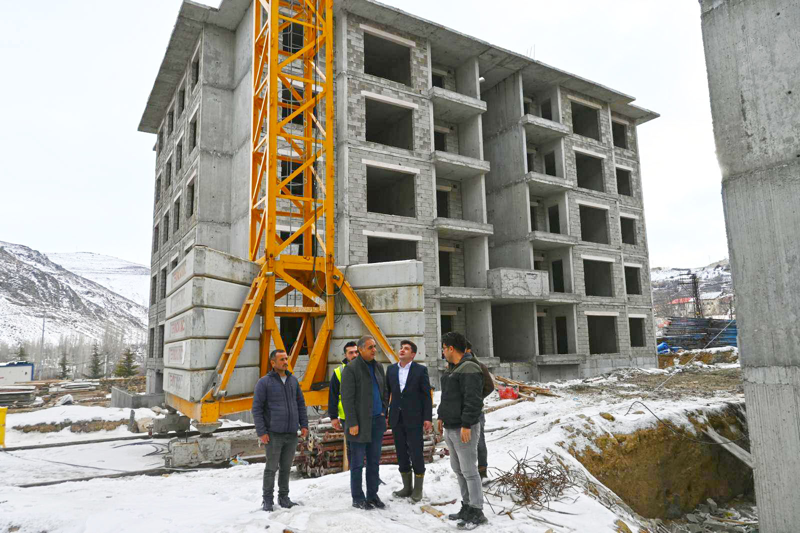 TOKİ KONUTLARI HIZLA YÜKSELİYOR 