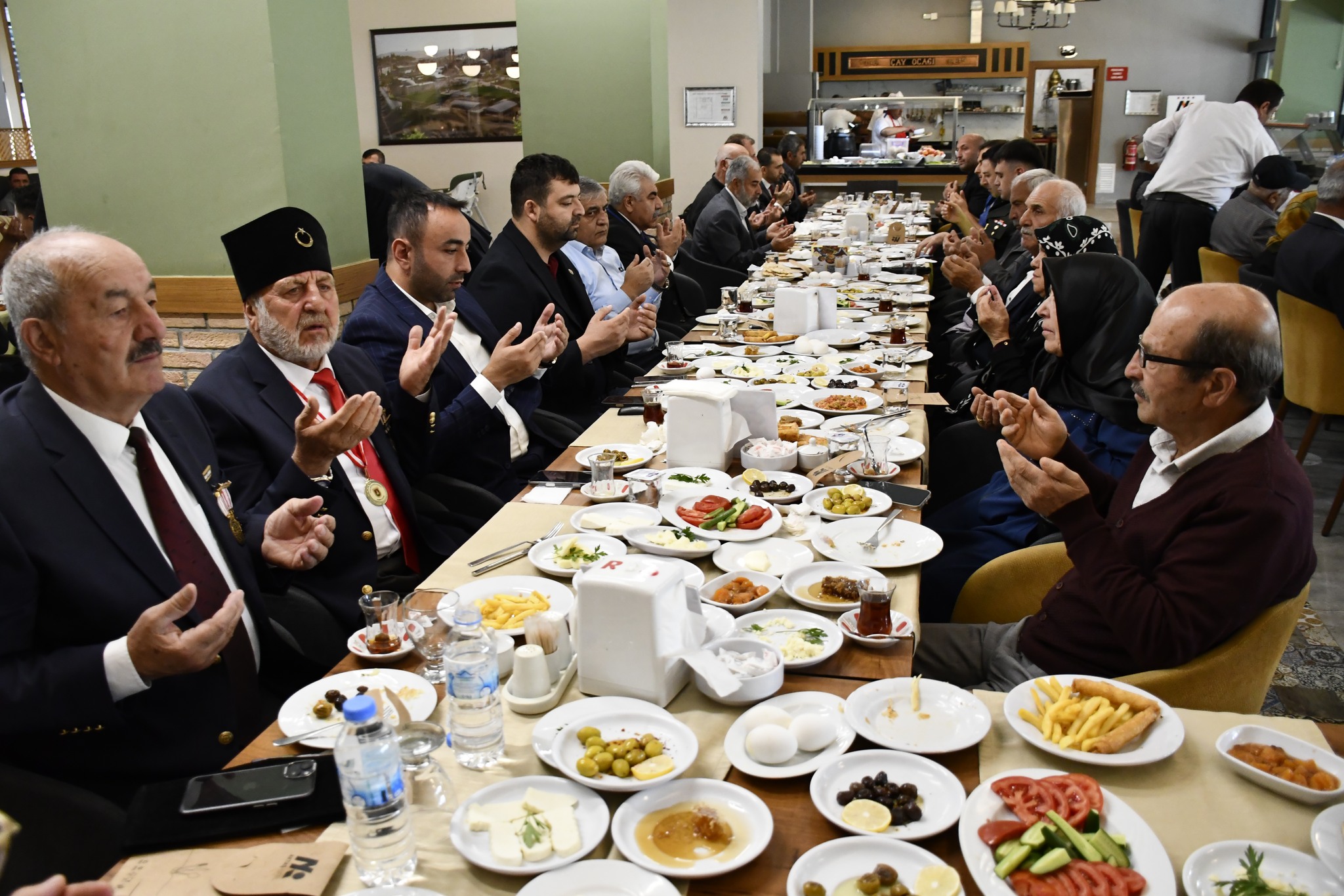 Gürün’de Şehit Aileleri ve Gaziler Onuruna Kahvaltı Verildi