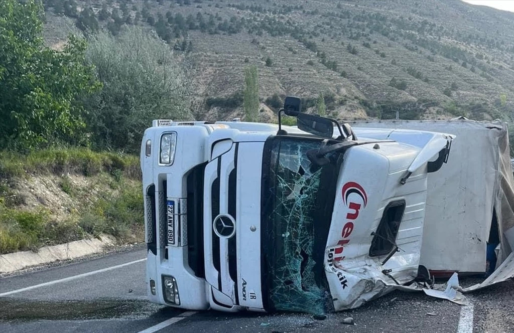 Gürün’de trafik kazası: Sürücü Ağır Yaralandı