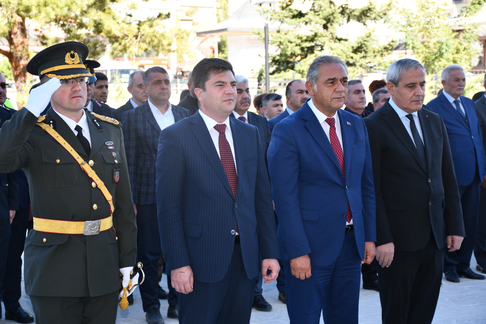 Gürün’de 29 Ekim Cumhuriyet Bayramı Çelenk Sunma Töreniyle Başladı