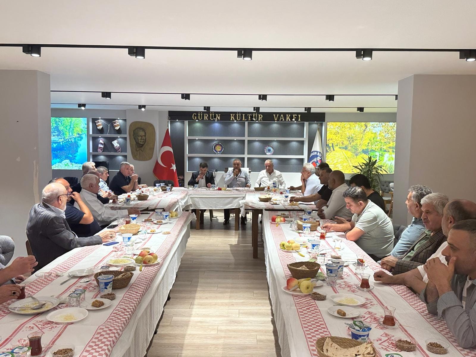 Gürün Kültür Vakfı’nda Gönüllü İş Adamları ve Köy Dernek Başkanları Bir Araya Geldi