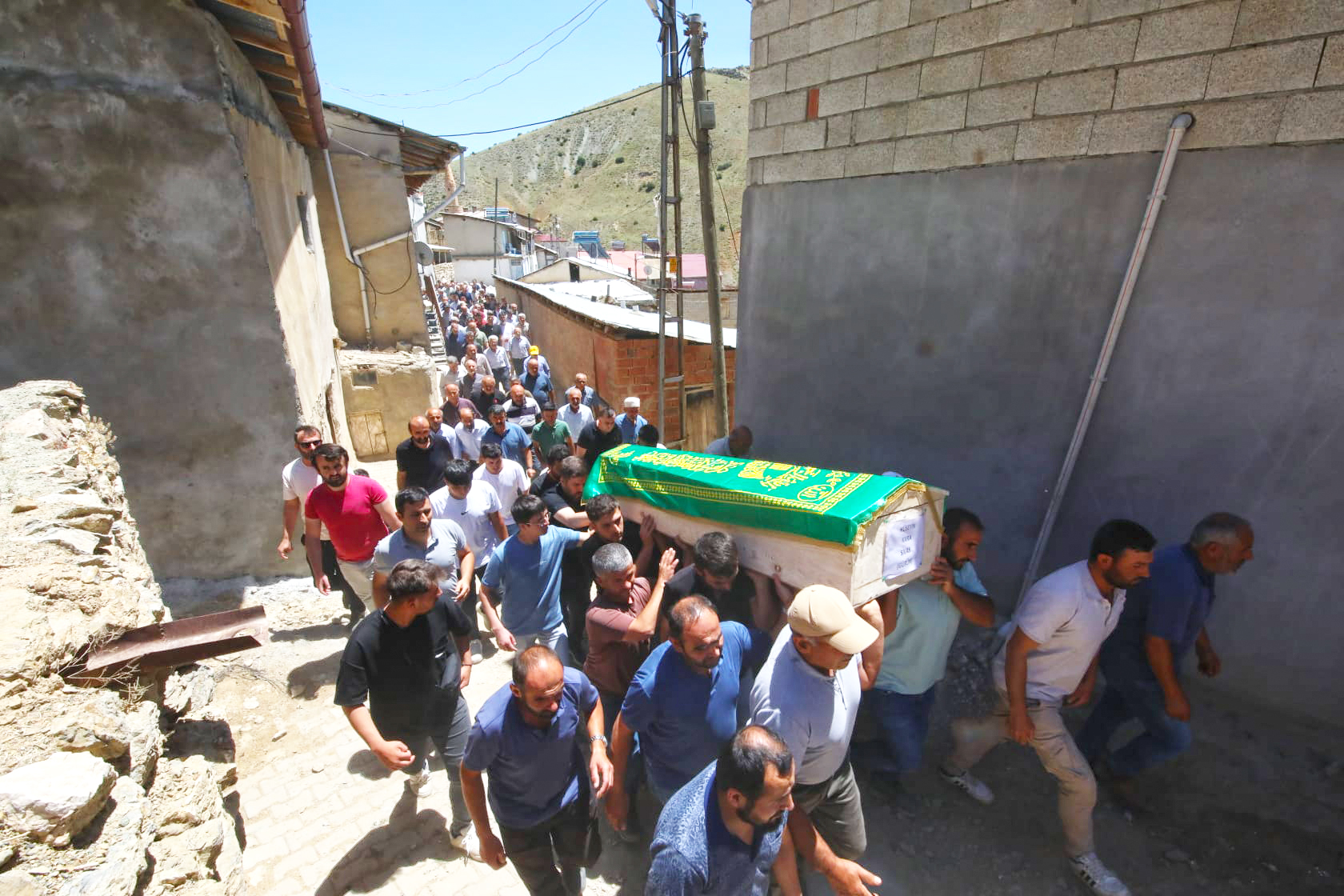 Erzincan'da Maden Kazasında Hayatını Kaybeden Hüseyin Kara Toprağa Verildi