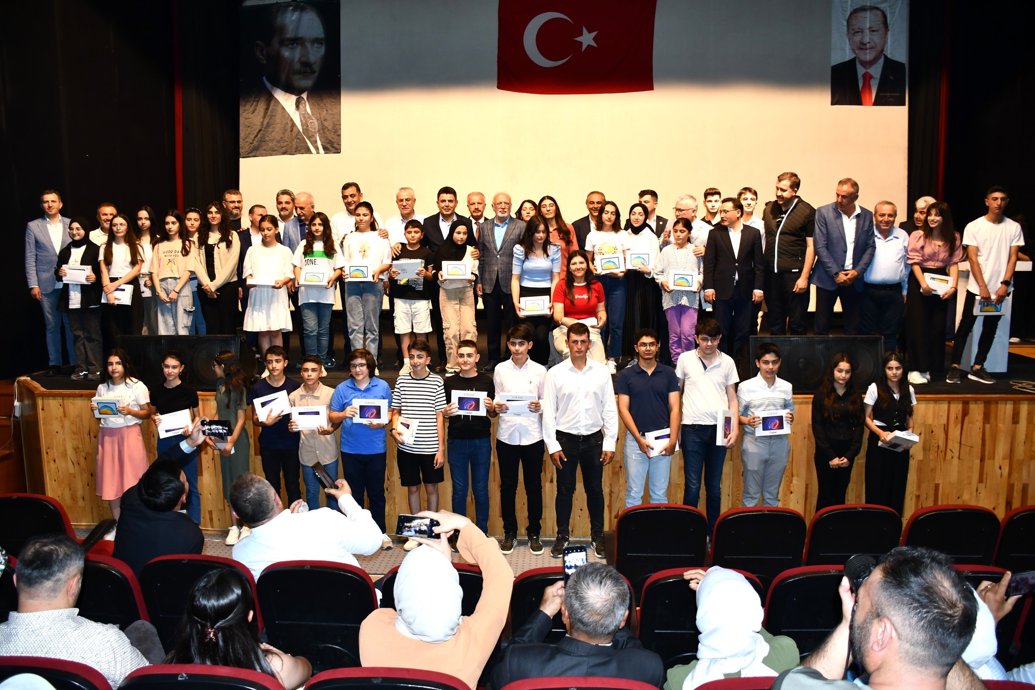 Gürün’de YKS, LGS Ve Robotex’te Dereceye Girenlere Ödülleri Verildi 