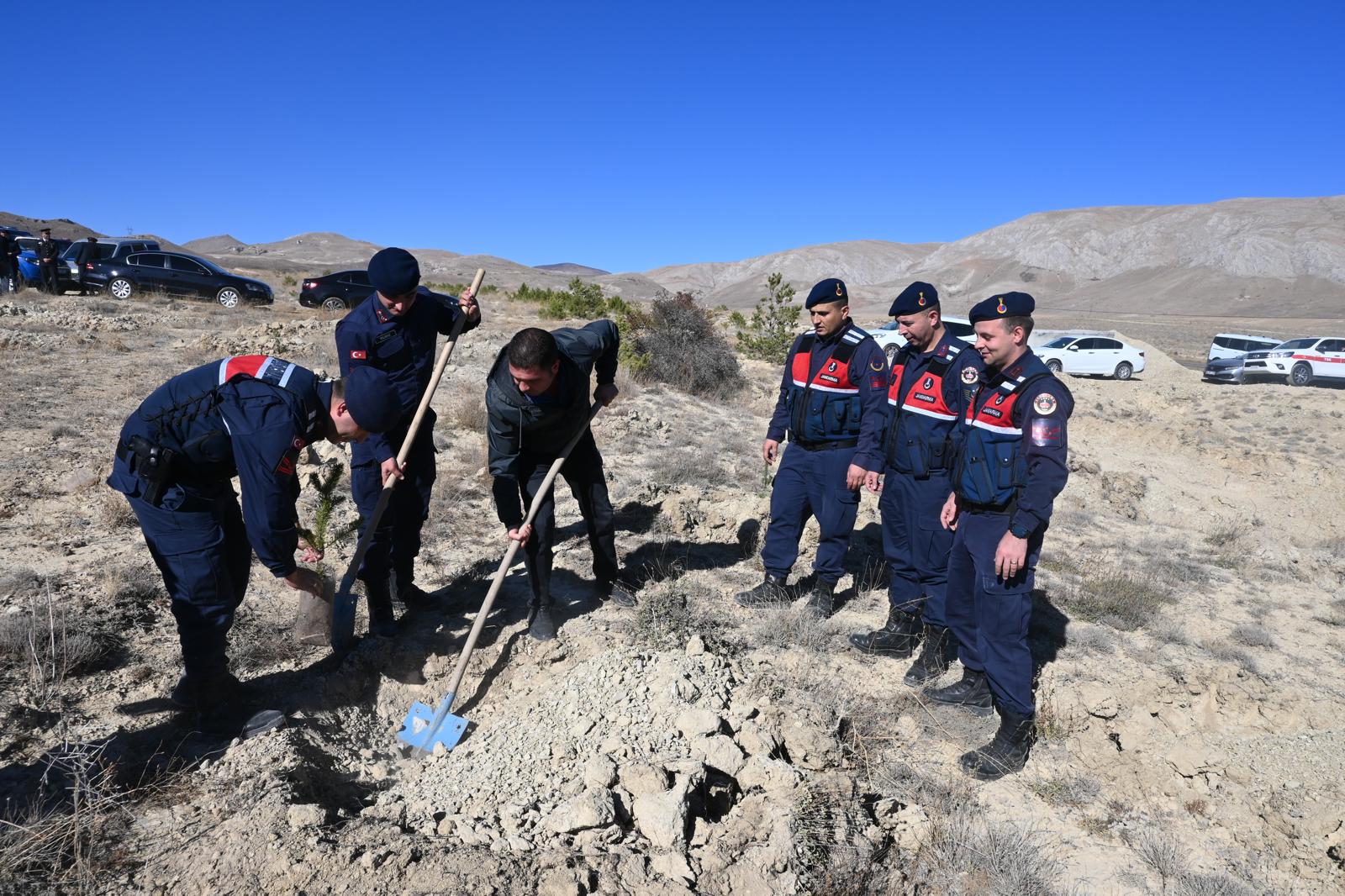 Gürün’de Cumhuriyetin 101. Yılına Özel 101 Fidan Toprakla Buluştu