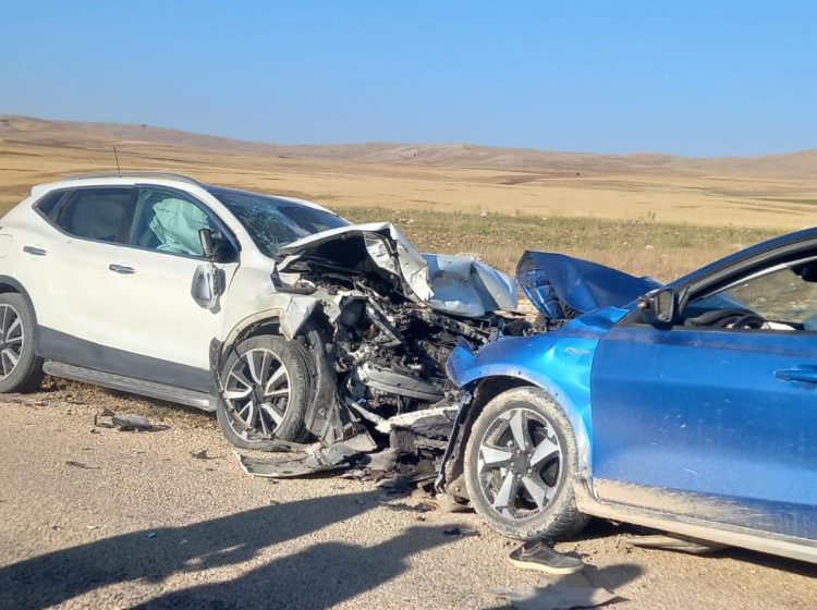 Gürün’ İki Otomobil Kafa Kafaya Çarpıştı: 1 Ölü, 1 Yaralı