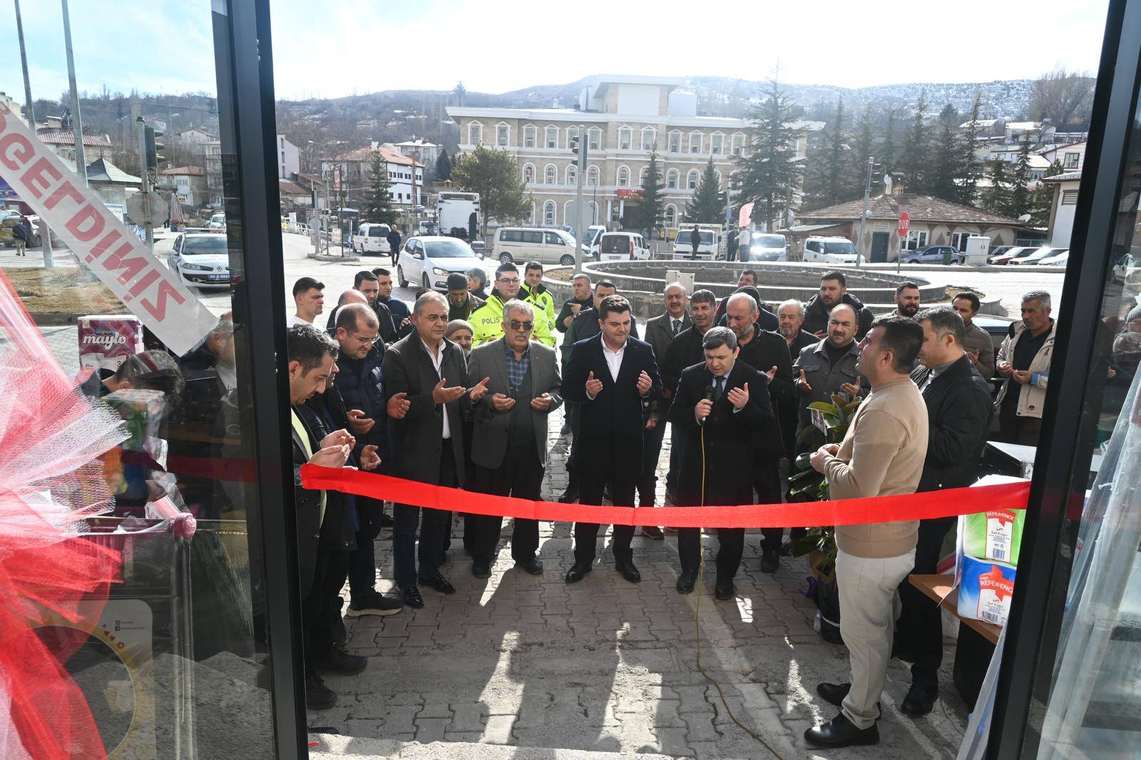 Gürün’de Koyuncuoğlu Ticaret Yeni İşyeriyle Hizmete Açıldı