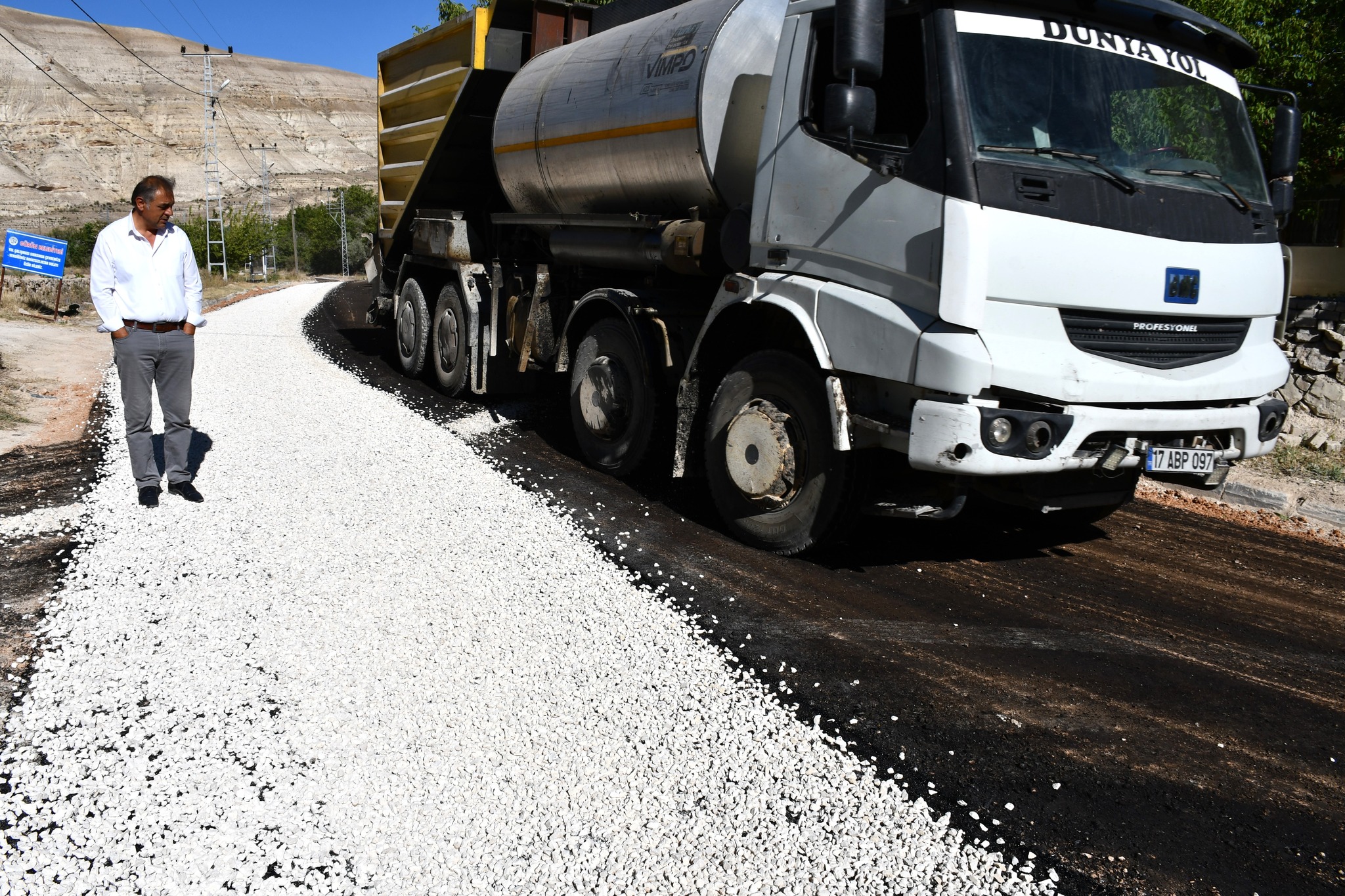 Gürün’de Yol Çalışmaları Devam Ediyor 
