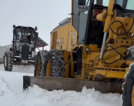 Gürün’de Karla Mücadele Seferberliği: 55 Köy Yolunda Çalışmalar Sürüyor