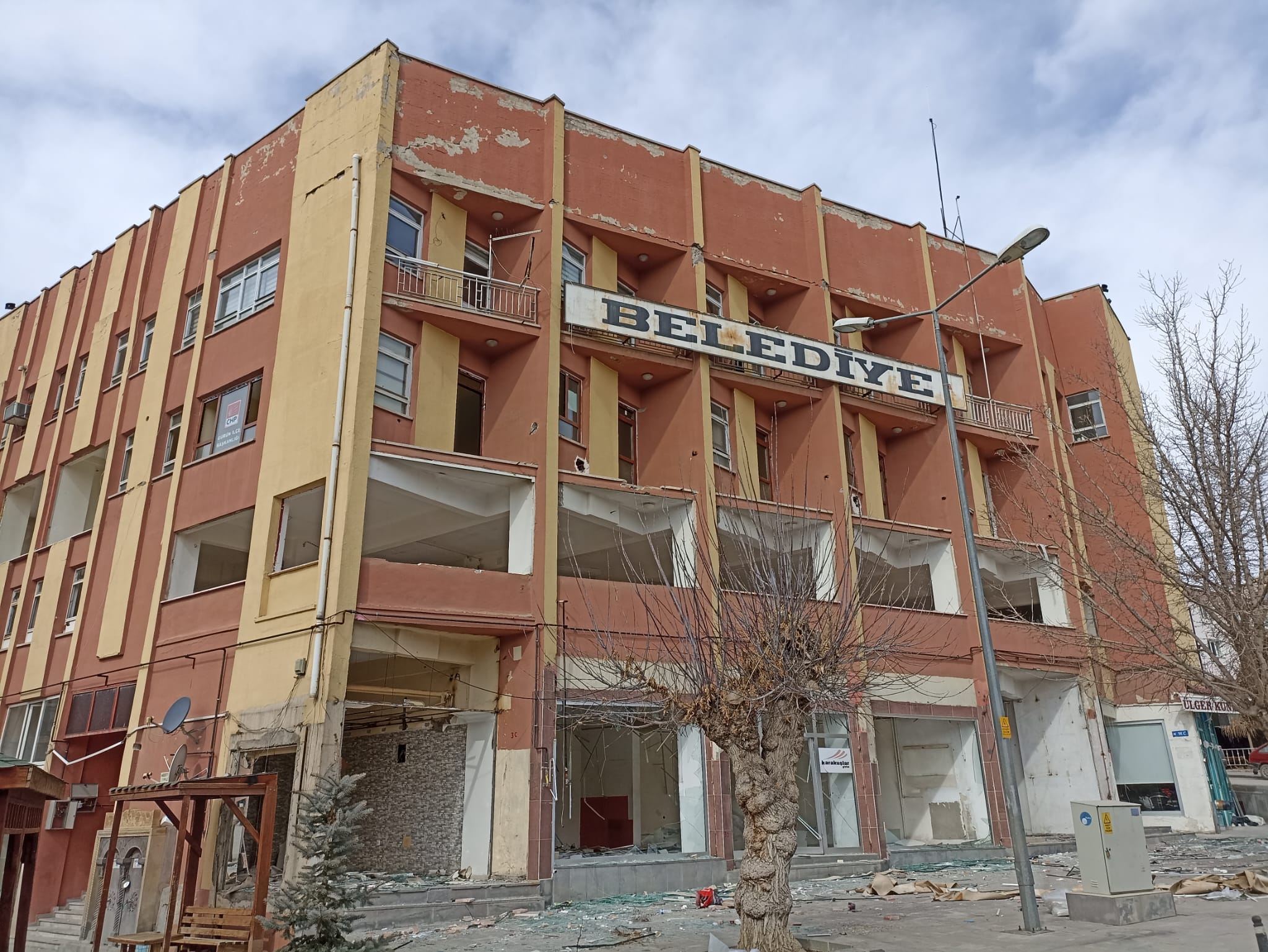 İLÇEMİZ DEKİ BELEDİYE BİNASI TAŞINIYOR