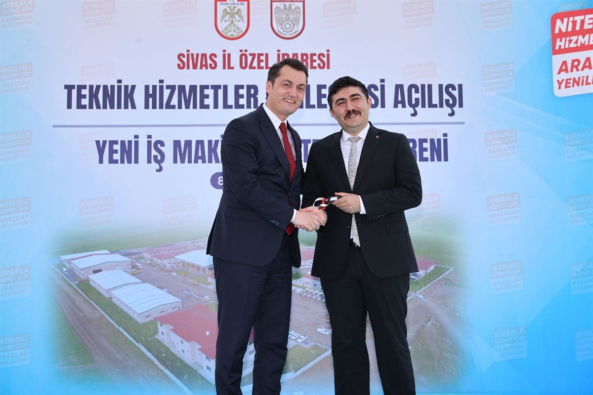 İLÇELERE TAHSİS EDİLEN ARAÇLARIN ANAHTAR TESLİMİ YAPILDI