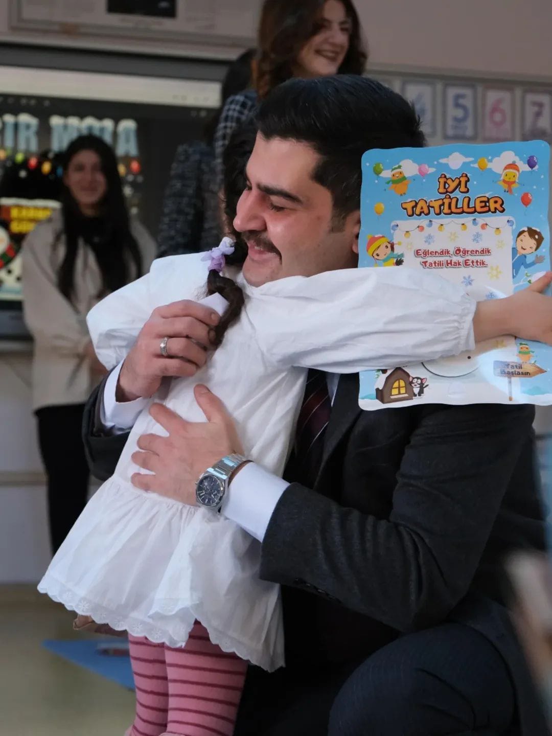 Kaymakam Selami Alper Özkan Öğrencilerin Karne Sevincine Ortak Oldu