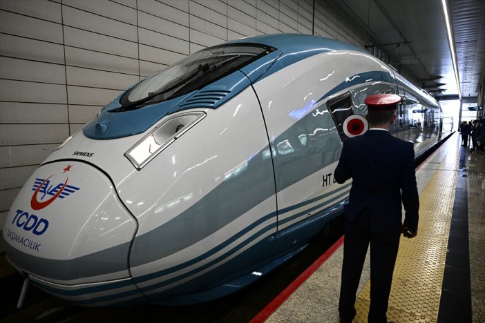 ANKARA-SİVAS HIZLI TRENİ İLK SEFERİ İÇİN YOLA ÇIKTI