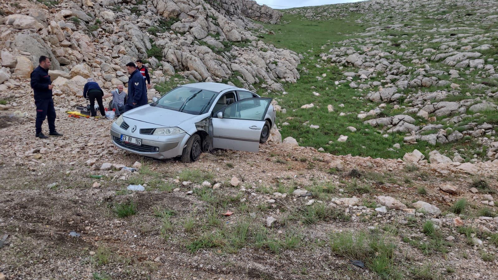 KAYGANLAŞAN YOL KAZAYA NEDEN OLDU: 3 YARALI