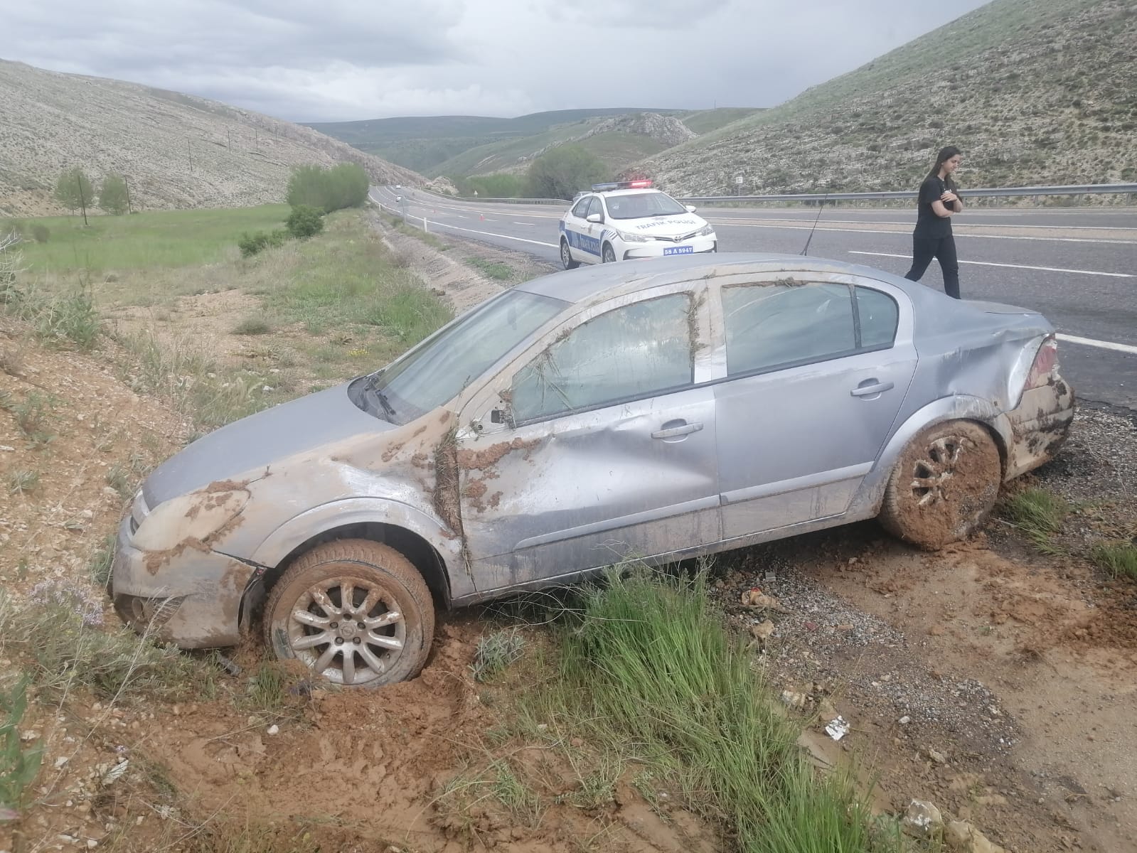 OTOMOBİL KAZASI: 1 ÇOCUK VE 3 KİŞİ 