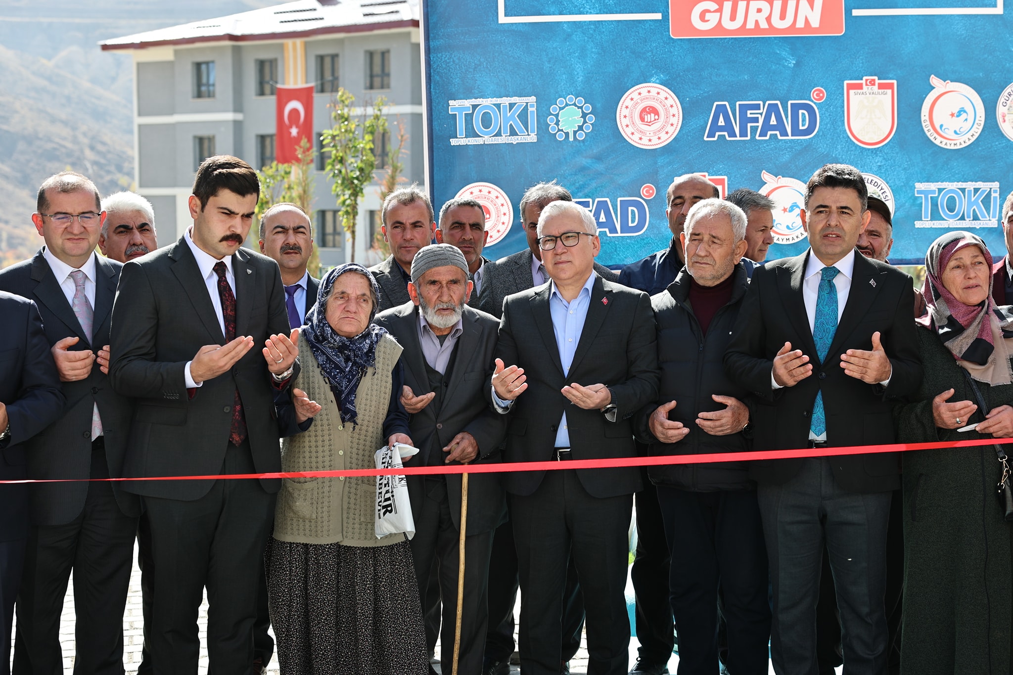 Gürün’de Depremzedelere 1. Etap Konutlar Teslim Edildi
