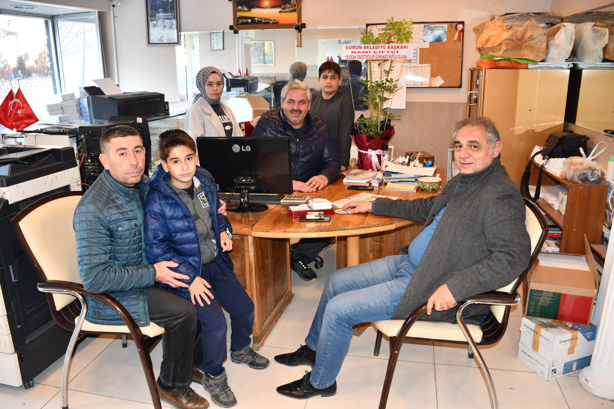 Belediye Başkanı “10 Ocak Çalışan Gazeteciler Günü” Dolayısıyla Gürün Gündem Gazetesini Ziyaret Etti