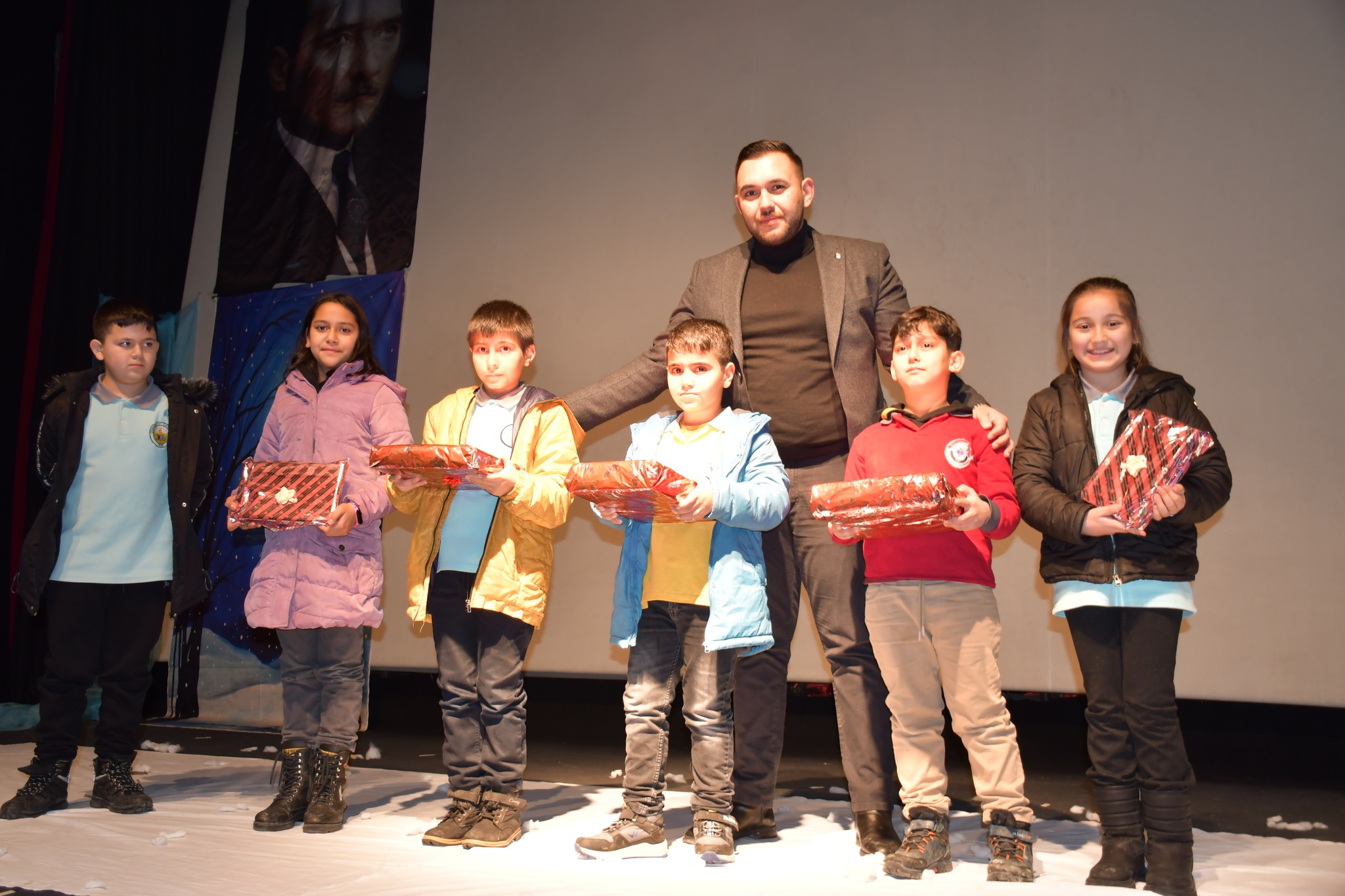 Gürün’de Öğrenciler Yerli Malı Haftası Tiyatro Gösterisinde Buluştu