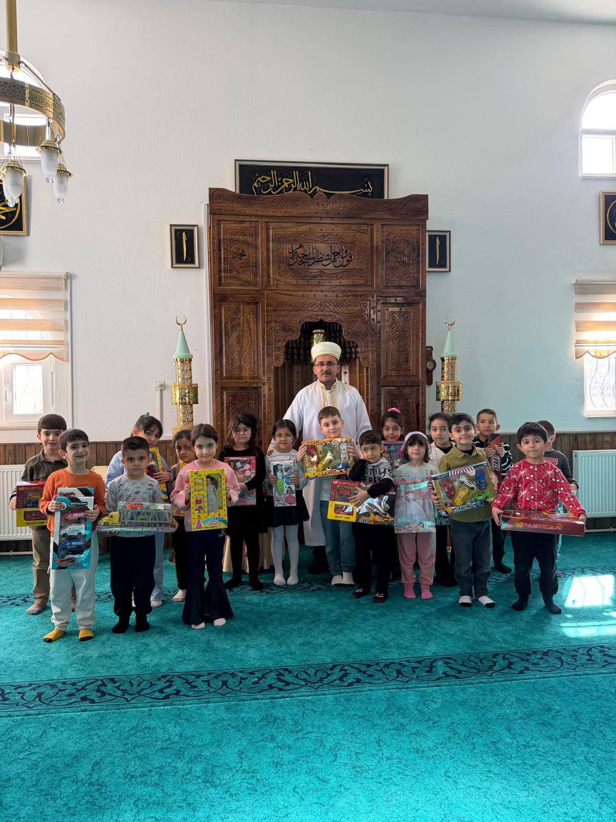 Minik Öğrencilerden Anlamlı Cami Ziyareti