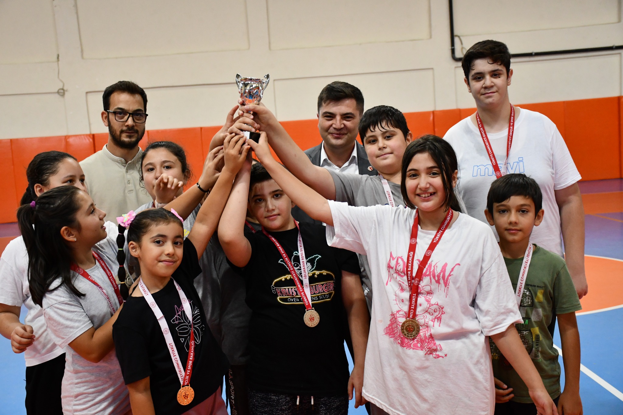 Gürün’de Kur’an Kursu Öğrencileri Halat Çekme Yarışı Yaptı