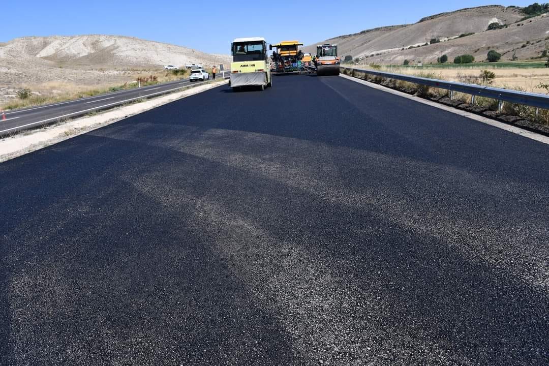 Gürün’de Asfalt Çalışmalarının Devam Edeceği Haberi Verildi