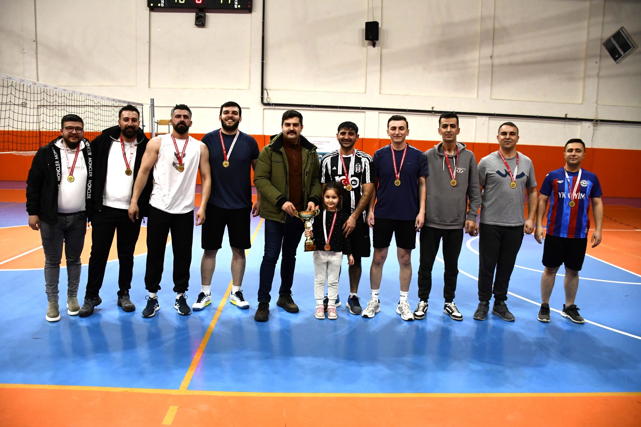 Voleybol Turnuvasının Galibi MEB/Jandarma Takımı Oldu