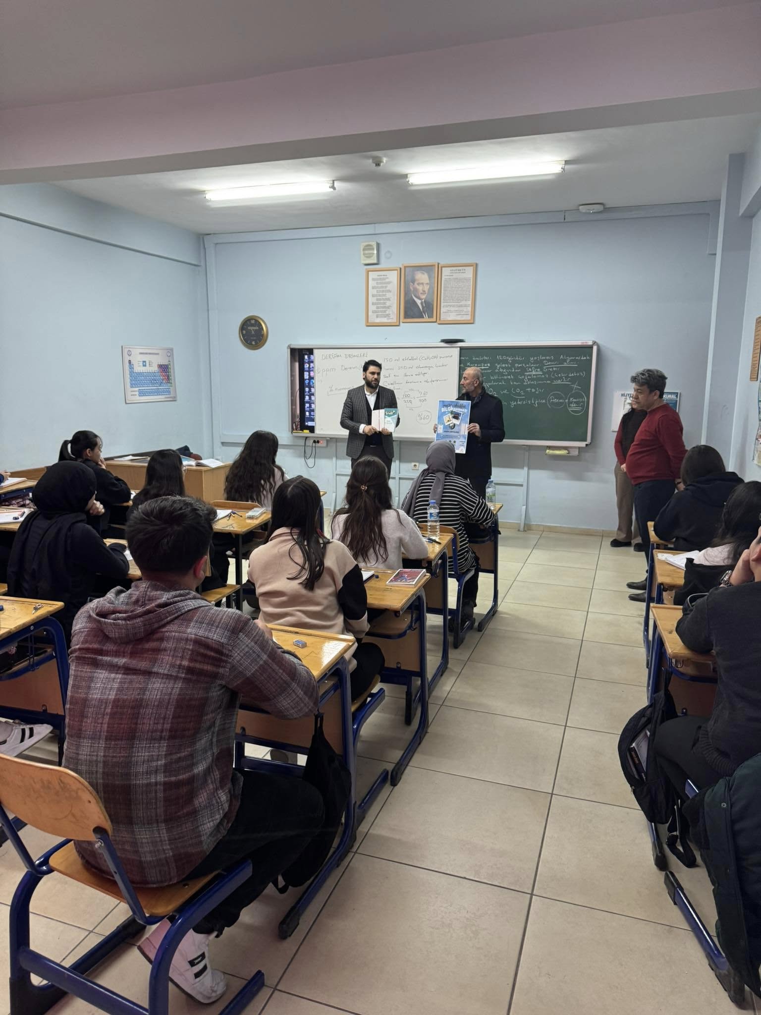 Gürün Müftülüğü Umre Ödüllü Yarışmanın Kitaplarını Dağıttı
