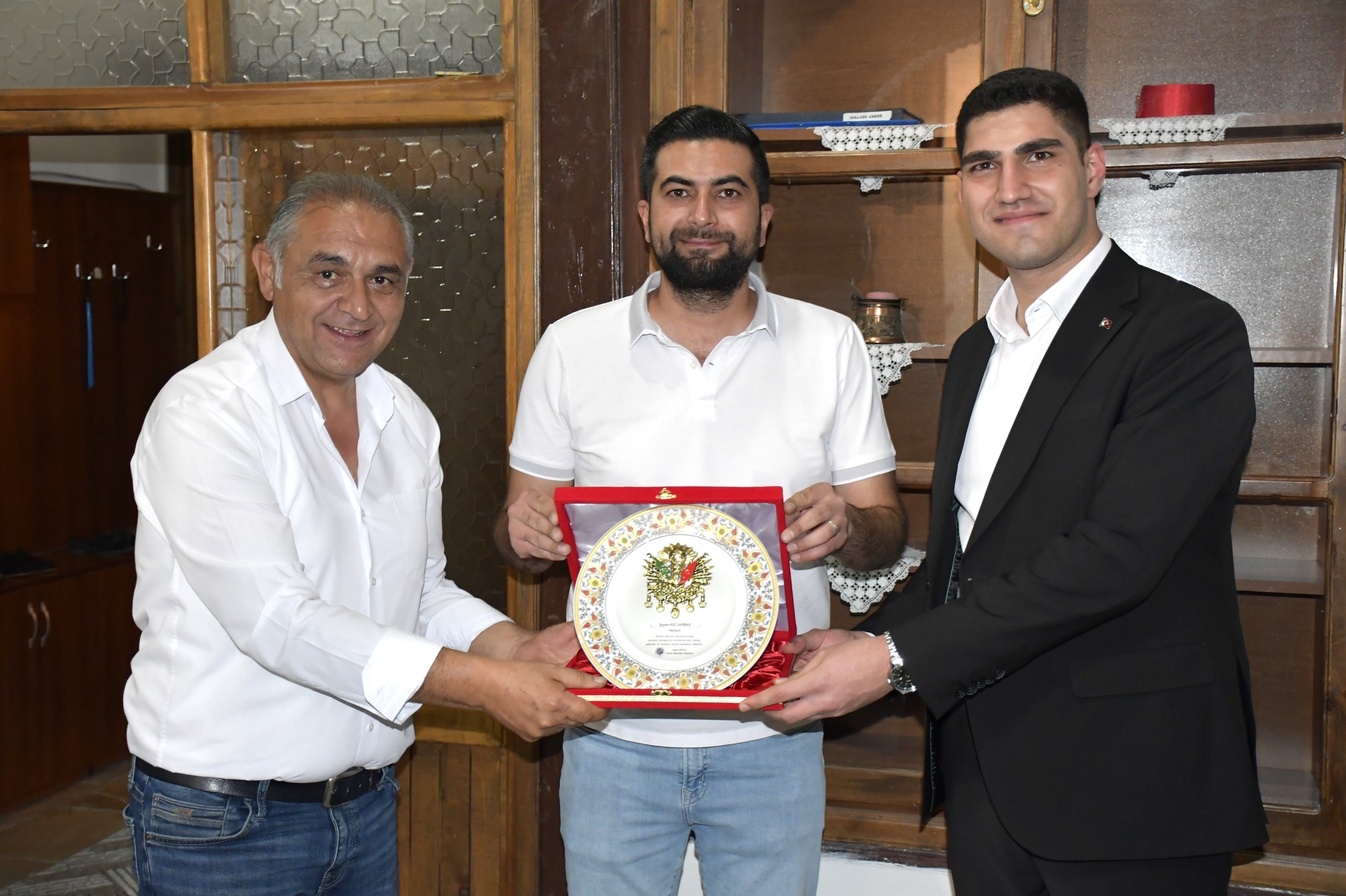 Gürün’de Tayini Çıkan Sağlık Çalışanına Veda Yemeği Düzenlendi