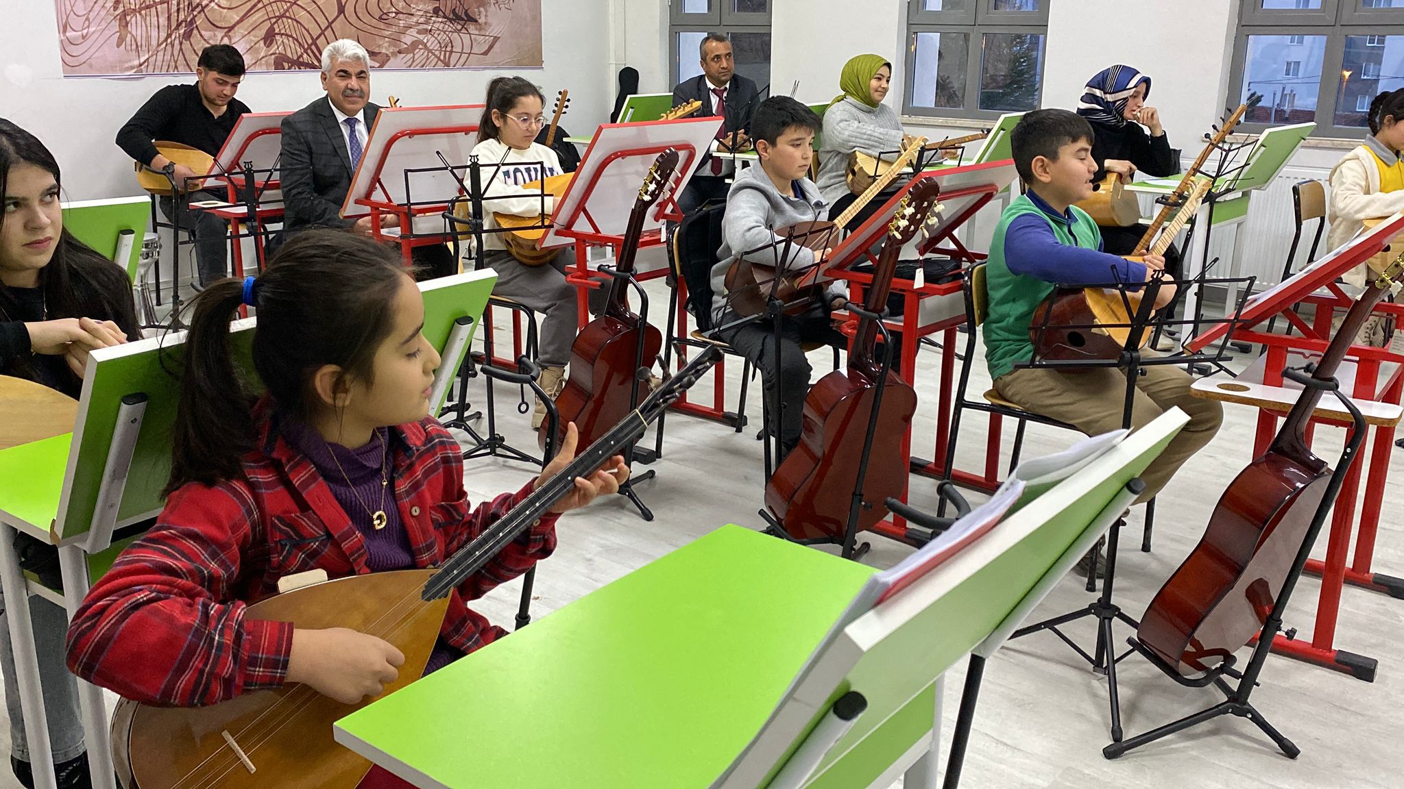 Gürün Kaymakamı Halk Eğitim Müzik Atölyesini Ziyaret Etti